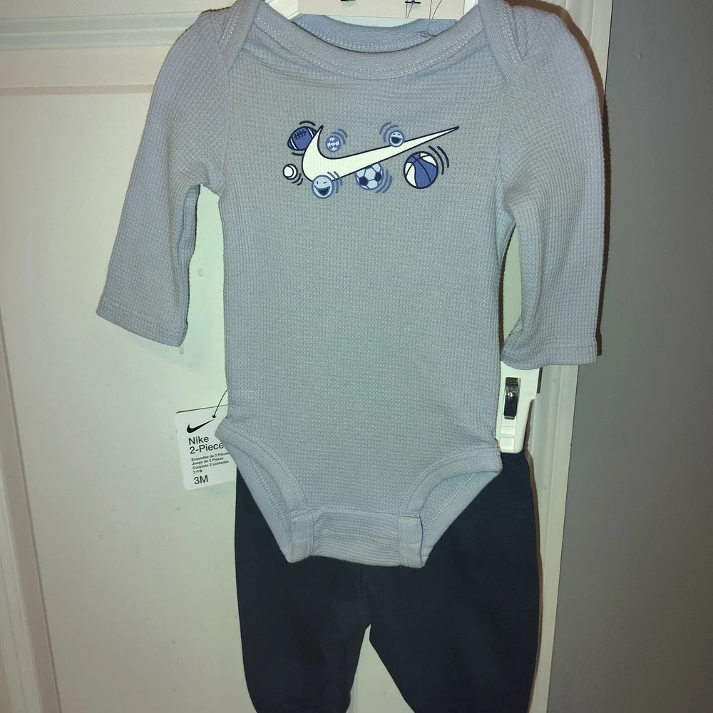 Nike Baby Bodysuit and Pants Set‎